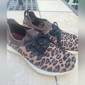 Sketchers Woman's shoes